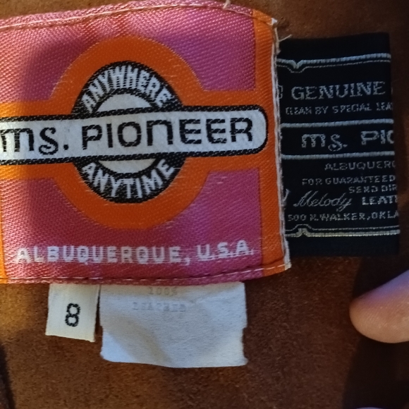 Vintage leather women's vest by Ms Pioneer - Picture 3 of 5